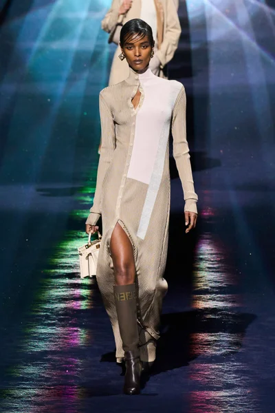 Look 24